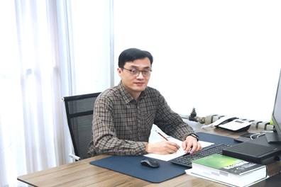 说明: 球王会体育官方网站-孟超工作照1